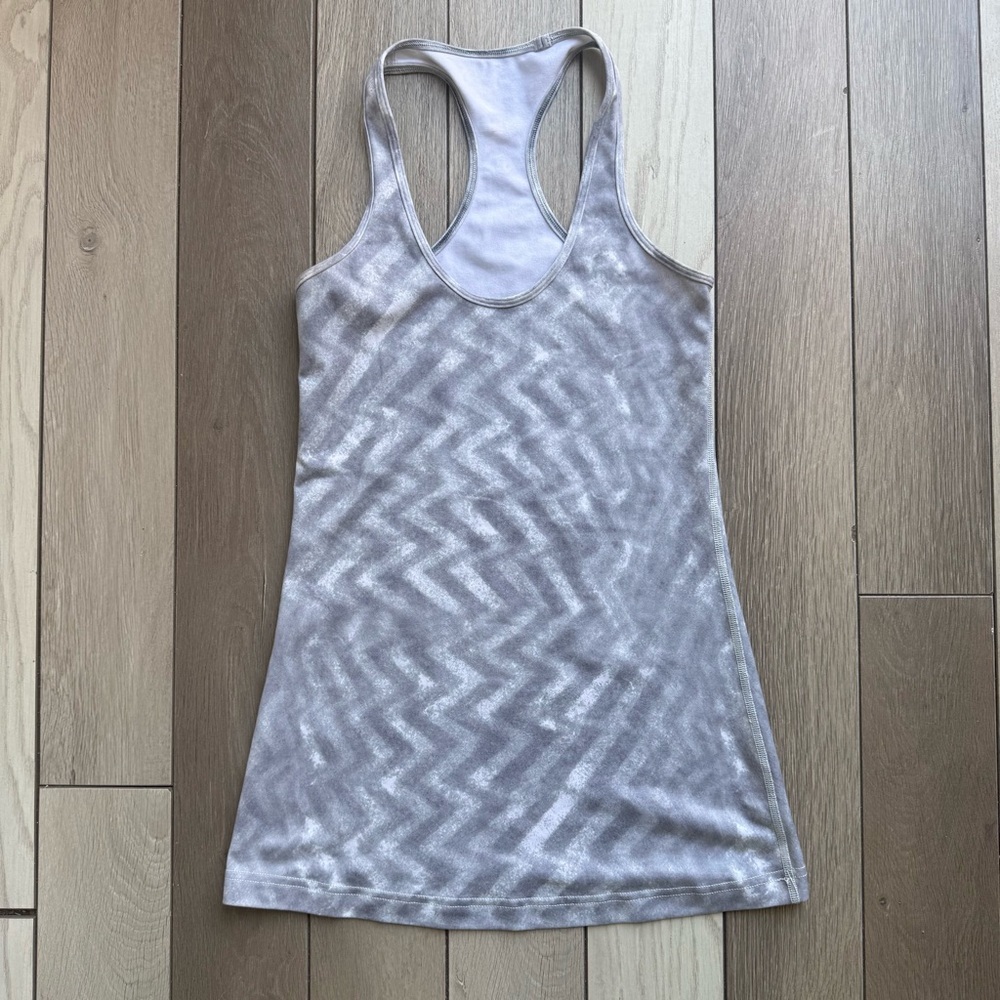 Lululemon Gray and White Fitted Graphic Tank Top